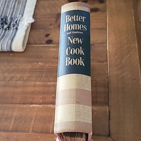 1953 Better Homes and Gardens New Cookbook-Red and White Checkered Plaid, Book - Picture 2 of 5